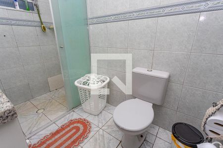 Banheiro social de casa à venda com 3 quartos, 205m² em Piraporinha, Diadema