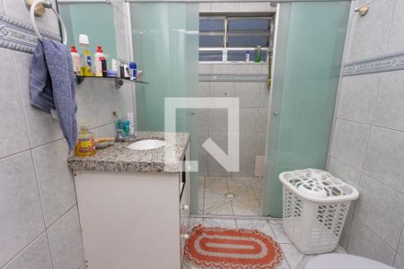 Banheiro social de casa à venda com 3 quartos, 205m² em Piraporinha, Diadema