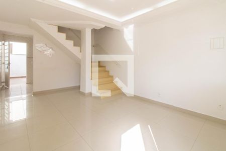 Sala de casa de condomínio para alugar com 2 quartos, 113m² em Jardim Adriana, Guarulhos