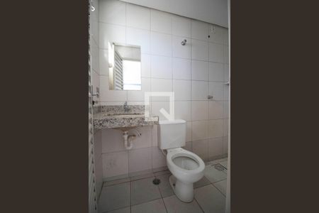 Banheiro de kitnet/studio para alugar com 1 quarto, 29m² em Setor Leste Universitário, Goiânia