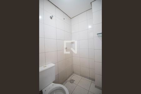 Banheiro de kitnet/studio para alugar com 1 quarto, 29m² em Setor Leste Universitário, Goiânia