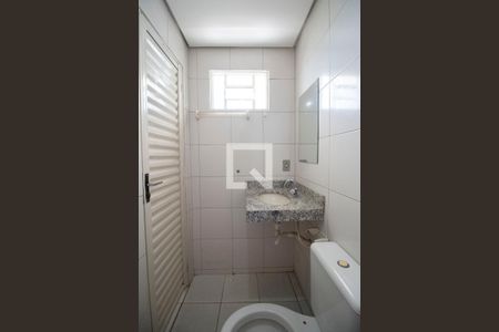 Banheiro de kitnet/studio para alugar com 1 quarto, 29m² em Setor Leste Universitário, Goiânia