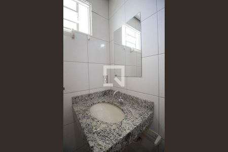 Banheiro de kitnet/studio para alugar com 1 quarto, 29m² em Setor Leste Universitário, Goiânia