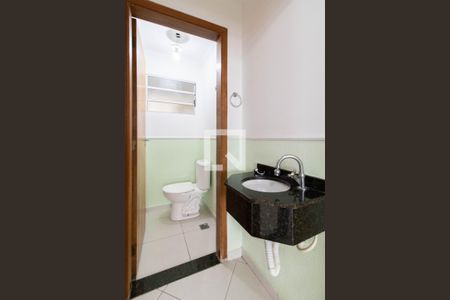 Lavabo de casa de condomínio para alugar com 3 quartos, 120m² em Vila Maricy, Guarulhos