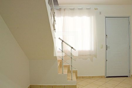 Sala de casa de condomínio para alugar com 4 quartos, 114m² em Jardim Isis, Cotia