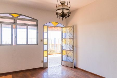 Sala 1 de casa para alugar com 3 quartos, 160m² em Ouro Preto, Belo Horizonte