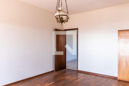 Sala 1 de casa para alugar com 3 quartos, 160m² em Ouro Preto, Belo Horizonte