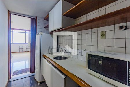 Cozinha de apartamento para alugar com 1 quarto, 36m² em Vitoria, Salvador