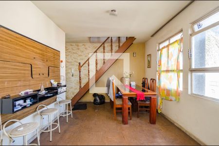 Sala de apartamento para alugar com 2 quartos, 99m² em Conjunto Califórnia, Belo Horizonte