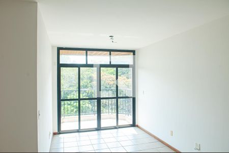 sala de apartamento para alugar com 3 quartos, 85m² em Pechincha, Rio de Janeiro