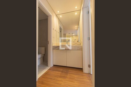 Banheiro de apartamento para alugar com 1 quarto, 45m² em Centro, Curitiba