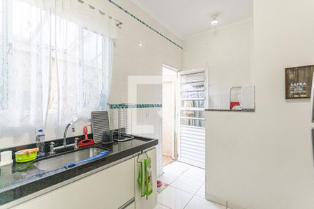 Cozinha de casa de condomínio à venda com 2 quartos, 67m² em Padroeira, Osasco