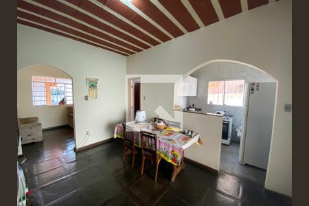 Casa à venda com 2 quartos, 360m² em Caiçaras, Belo Horizonte