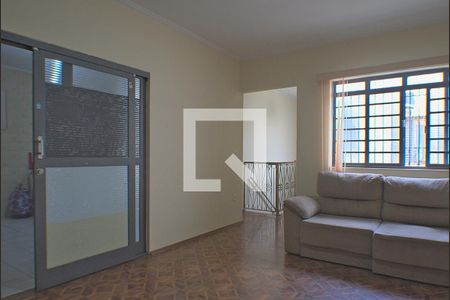 Sala 1 de casa para alugar com 6 quartos, 260m² em Jardim Guanabara, Campinas