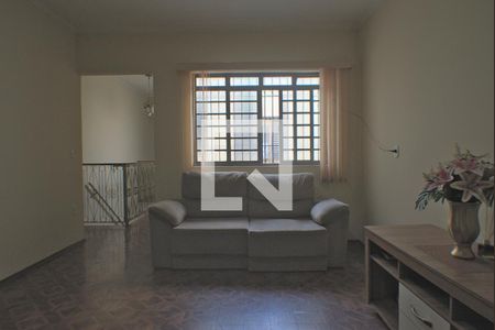 Sala 1 de casa para alugar com 6 quartos, 260m² em Jardim Guanabara, Campinas