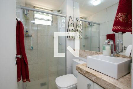 Banheiro de apartamento à venda com 2 quartos, 54m² em Alvorada, Contagem