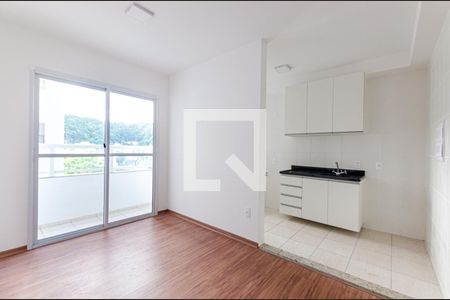 Sala de apartamento para alugar com 3 quartos, 63m² em Maria Paula, Niterói