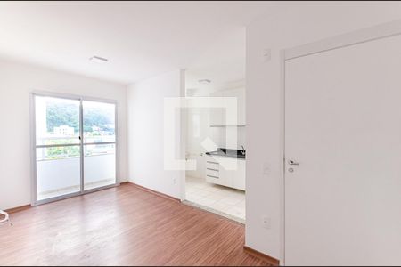 Sala de apartamento para alugar com 3 quartos, 63m² em Maria Paula, Niterói