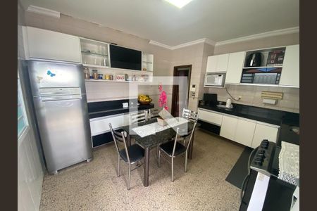 Casa à venda com 4 quartos, 220m² em Alto dos Pinheiros, Belo Horizonte