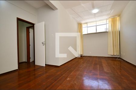 Sala de apartamento para alugar com 3 quartos, 110m² em Santa Efigênia, Belo Horizonte