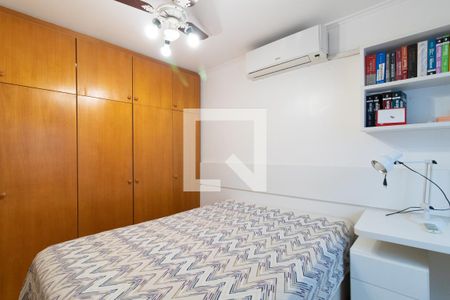 Quarto 1 de casa para alugar com 3 quartos, 240m² em Santo Antônio, Porto Alegre