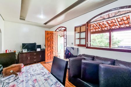 Sala de casa para alugar com 4 quartos, 250m² em Vila Cloris, Belo Horizonte