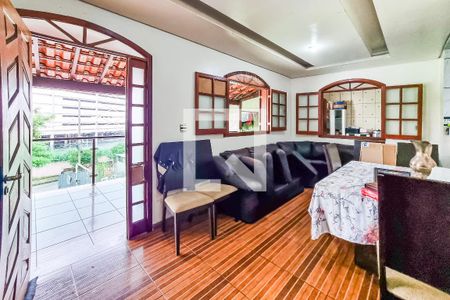 Sala de casa para alugar com 4 quartos, 250m² em Vila Cloris, Belo Horizonte