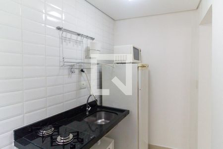 Cozinha e área de serviço de kitnet/studio para alugar com 1 quarto, 14m² em Vila Monumento, São Paulo