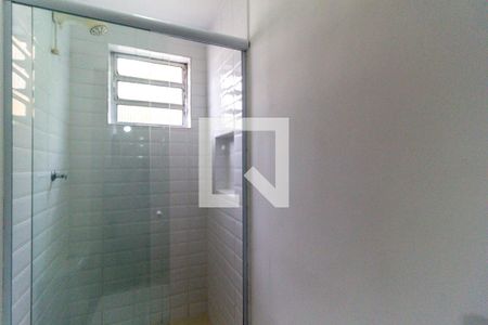 Banheiro de kitnet/studio para alugar com 1 quarto, 14m² em Vila Monumento, São Paulo