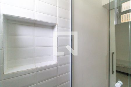 Banheiro de kitnet/studio para alugar com 1 quarto, 14m² em Vila Monumento, São Paulo