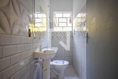 Banheiro de casa para alugar com 1 quarto, 45m² em Jardim Kuabara, Taboão da Serra