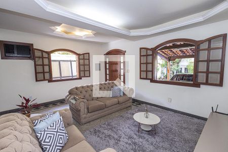 Sala de casa para alugar com 5 quartos, 354m² em Copacabana, Belo Horizonte