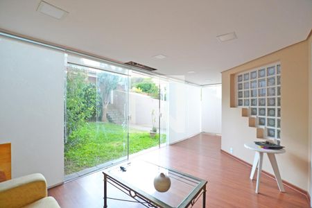 Sala de casa para alugar com 4 quartos, 330m² em Santo Antônio, Porto Alegre