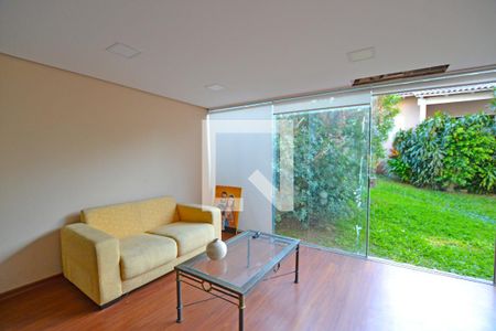 Sala de casa para alugar com 4 quartos, 330m² em Santo Antônio, Porto Alegre