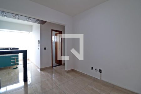 Sala de apartamento para alugar com 2 quartos, 55m² em Presidente Roosevelt, Uberlândia