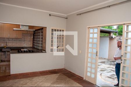 Sala de casa à venda com 2 quartos, 130m² em Jardim Nova Europa, Campinas