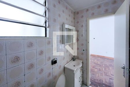 Banheiro de apartamento à venda com 1 quarto, 52m² em Sarandi, Porto Alegre