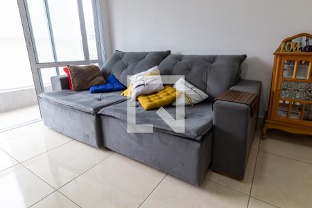 Detalhe da sala de apartamento para alugar com 2 quartos, 60m² em Nova Mirim, Praia Grande