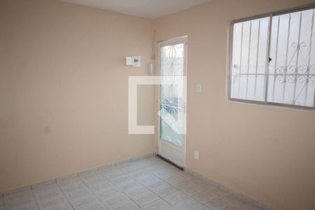 Sala de casa para alugar com 1 quarto, 40m² em Ramos, Rio de Janeiro