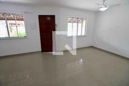 Sala de casa de condomínio à venda com 2 quartos, 79m² em Vargem Grande, Rio de Janeiro