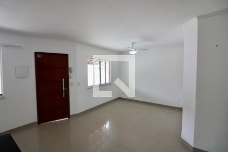 Sala de casa de condomínio à venda com 2 quartos, 79m² em Vargem Grande, Rio de Janeiro