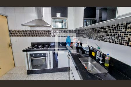 Cozinha de apartamento para alugar com 2 quartos, 77m² em Lourdes, Belo Horizonte