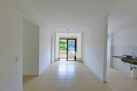 Sala de apartamento para alugar com 3 quartos, 66m² em Del Castilho, Rio de Janeiro