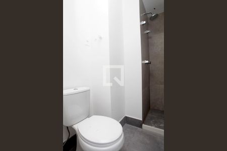 Banheiro de kitnet/studio para alugar com 1 quarto, 27m² em Centro Histórico, Porto Alegre