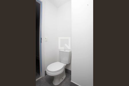 Banheiro de kitnet/studio para alugar com 1 quarto, 27m² em Centro Histórico, Porto Alegre