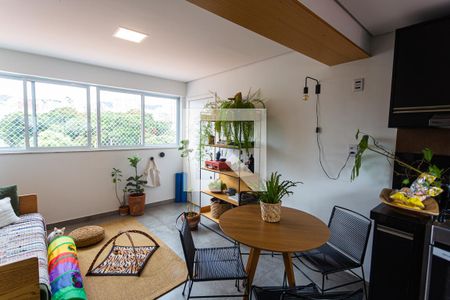 Sala/Cozinha/Área de Serviço de apartamento para alugar com 1 quarto, 36m² em Floresta, Belo Horizonte