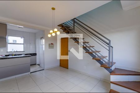 Sala de apartamento à venda com 2 quartos, 134m² em Heliópolis, Belo Horizonte