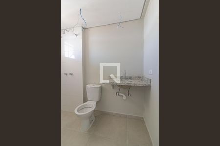 Banheiro de kitnet/studio para alugar com 1 quarto, 38m² em Centro, Curitiba