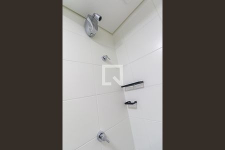 Banheiro Social de kitnet/studio para alugar com 1 quarto, 26m² em Centro, Curitiba