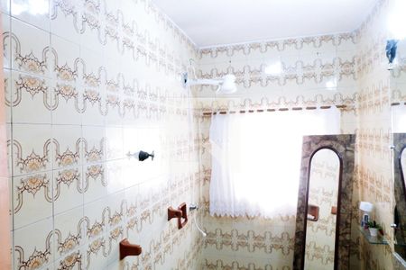 Banheiro de casa para alugar com 2 quartos, 130m² em Vila Margarida, São Vicente